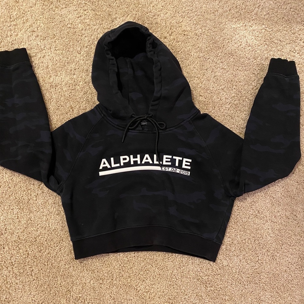 Alphalete Camo Cropped Hoodie
